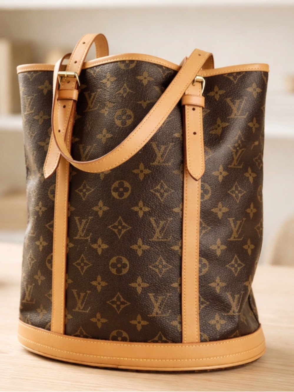 Authentic Large Bucket Shoulder Bag Louis Vuitton. - Picture 1 of 17